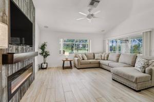 Spacious Luxury Home with Heated Pool and Hot Tub