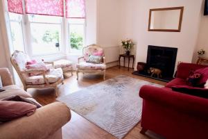 The Pink Door Seaside Holiday Home