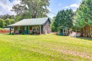 Inviting Peru Cabin with Patio, Grill and River Access - بلاتسبرغ