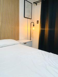 Makgobelo Lodge -The White House - Solar powered