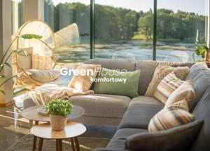 Green House - nad jeziorem z pomostem