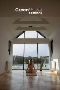 Green House - nad jeziorem z pomostem