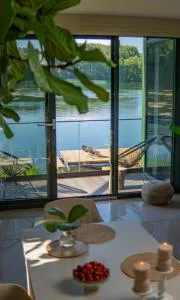 Green House - nad jeziorem z pomostem - Jonkowo