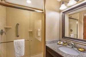 Two-Room King Suite with Sofa Bed and Patio - Spa Bath room in Best Western Plus Intercourse Village Inn