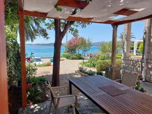 Apartment Karmen by the sea