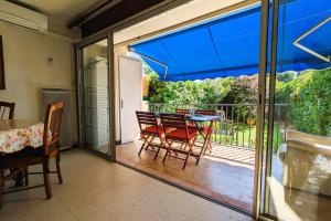 Appartements Nice T2 with terrace in Saint-Cyr-sur-Mer : photos des chambres
