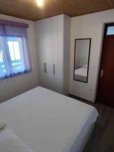 Seaside secluded apartments Cove Pobij, Hvar - 5712