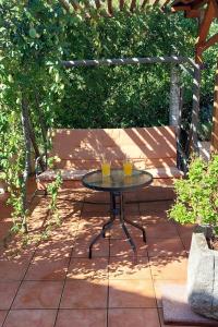 Apartments with parking space Kornic, Krk - 15293