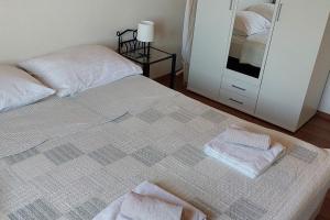 Apartments with parking space Kornic, Krk - 15293