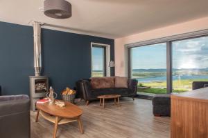 Captains Rest with Hot Tub and Sauna