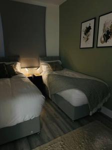 Stylish Two-Story London Retreat