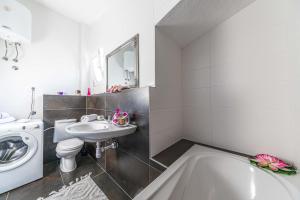 Family friendly house with a swimming pool Zecevo Rtic, Rogoznica - 10307