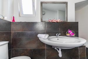 Family friendly house with a swimming pool Zecevo Rtic, Rogoznica - 10307