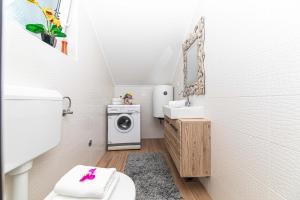 Family friendly house with a swimming pool Zecevo Rtic, Rogoznica - 10307