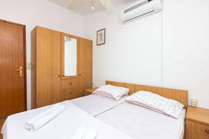 Apartments by the sea Rogoznica - 23414