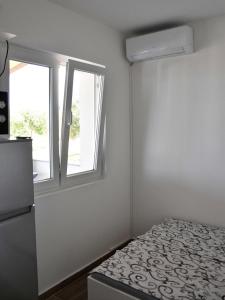 Seaside holiday house Cove Krlic, Pag - 23435