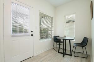 Private Townhouse Close to everything