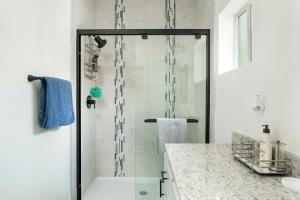 Private Townhouse Close to everything