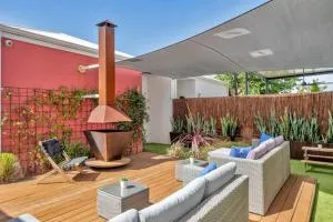 Seascape Beach House, luxury 3x2, fire pit, enchanted garden, pet friendly, sleeps 8, opp cafe - Dawesville