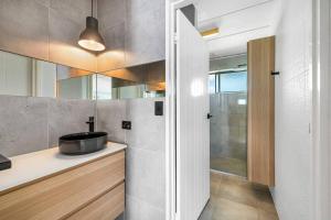 Ocean Views Seabreeze on Alex