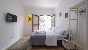 Suíte Romântica premiada com linda vista de varanda em Petrópolis!