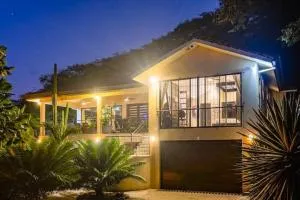 Casa del Artista 4bed,4 bath Ocean view home - Playa Hermosa