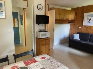 Studio divisible au calme, balcon sud-ouest, 24m² - FR-1-181-2827