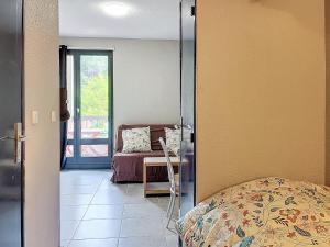 Studio lumineux proche centre-ville et thermes, balcon, parking, animaux acceptés - FR-1-451-211