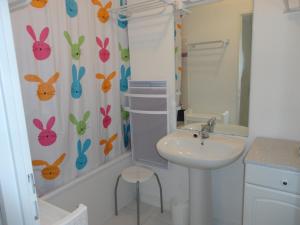 Appartements Appartement Duplex Calme, Proche Plage et Centre a Fouras - FR-1-709-78 : photos des chambres