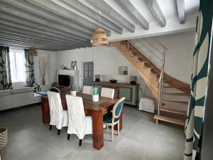 Maison contemporaine avec piscine et jardin, proche de Bourges - FR-1-586-43