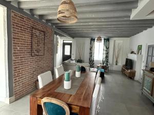 Maison contemporaine avec piscine et jardin, proche de Bourges - FR-1-586-43