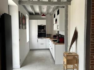 Maisons de vacances Maison contemporaine avec piscine et jardin, proche de Bourges - FR-1-586-43 : photos des chambres