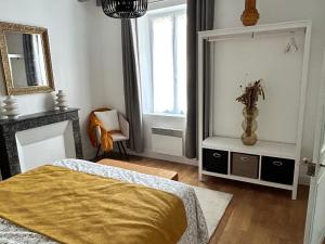 Maison contemporaine avec piscine et jardin, proche de Bourges - FR-1-586-43