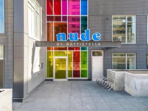 Studio Just Steps from Stampede Park, Luxury Living