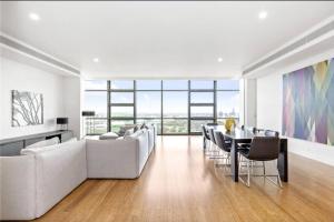 Luxurious Enormous 5brm Penthouse