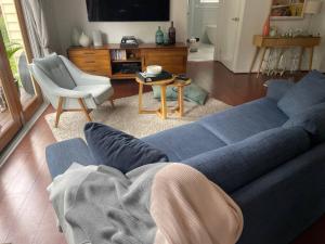 The Small House - Mid century gem in wine countys Healesville