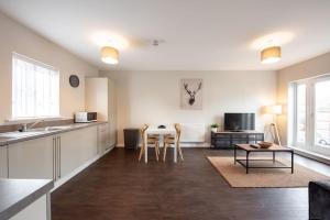 Colchester - 2 Bed Flat - Fast WiFi - Parking