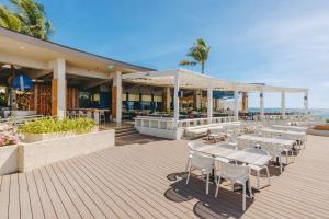 Restaurant, Crimson Resort and Spa Mactan, Cebu in Cebu