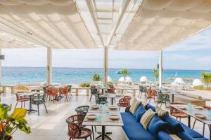 Restaurant, Crimson Resort and Spa Mactan, Cebu in Cebu