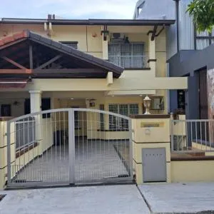 Double-story House in Kuala Lumpur - Kampong Datok Keramat