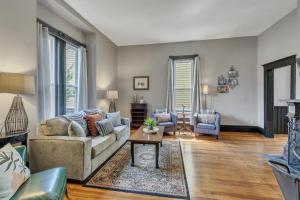 Ross & Ashleys Retreat (117 Marion St, #1)