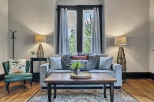 Ross & Ashleys Retreat (117 Marion St, #1)