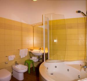 Deluxe One-Bedroom Apartment (2 Adults)
