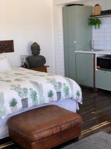 Studio South Port - Lush Private Oceanfront Studio Apartment