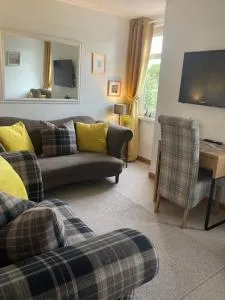 Bright modern 2 bedroom apartment Free parking and WI-FI - Old Aberdeen
