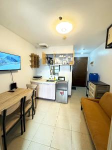 Fully Furnished 1BR Ridgewood Towers with 200Mbps WIFI