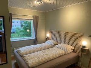 Centrally located apartment in classic townhouse