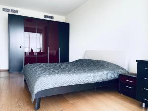 25-th Floor Sea View Apartment