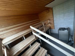 Lepopaikka Lokinpesä, Majoitus ja Camping