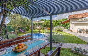 2 Bedroom Gorgeous Home In Jurdani 